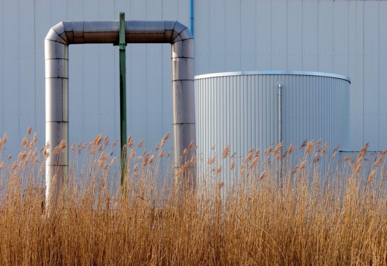 Common Mistakes to Avoid When Choosing a Refurbishment Contractor